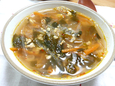 鶏ひきと糸寒天のぴり辛スープ