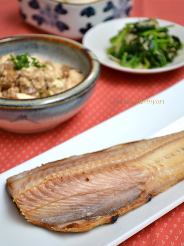 月曜和定食 ほっけ いなり白和え ほうれん草のじゃこバター炒め の晩ご飯 その他 ちょりまめ日和 ちょりママ 西山京子 オフィシャル料理ブログ Powered By ライブドアブログ