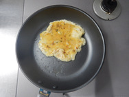 和弁当親子_大森屋181124-ふりかけ卵焼きP2