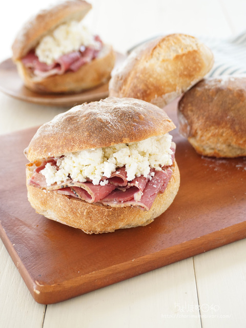 リュスティック～カッテージチーズとパストラミビーフのサンド～_富澤2601