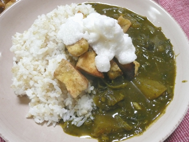 大根とほうれん草の和風黒ごまカレー☆長いもたたきのっけ