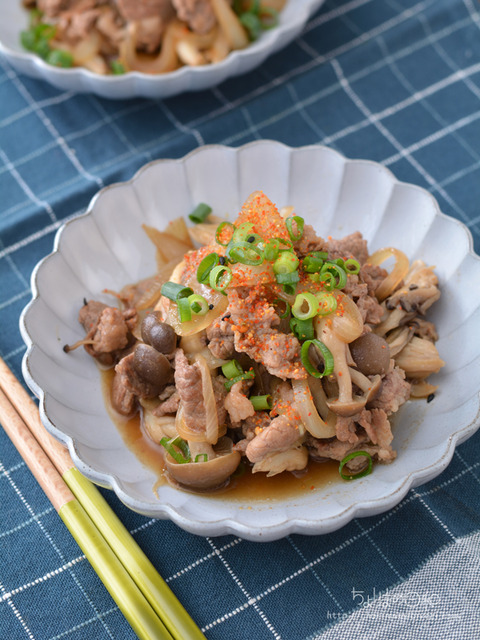 玉ねぎたっぷり牛きのこ炒め210526-2