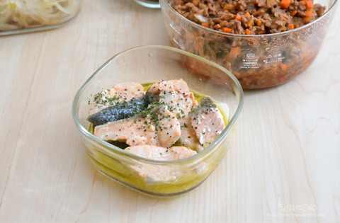 作り置き231024_鮭塩にんにくオリーブ油パセリ