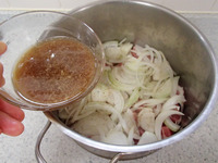 豚肉のオニオンナンプラー蒸しP2