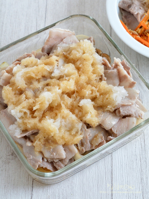 晩ごはん230804_レンジ蒸し豚おろしぽん酢