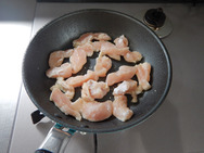 和弁当親子_大森屋181124-ふりかけチキンP2