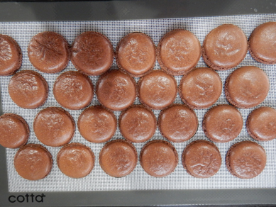 チョコマカロン220129-油じみ