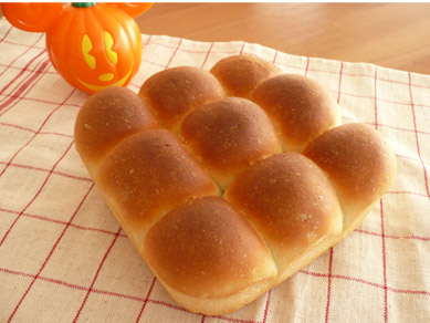 アーモンド風味のちぎりパン