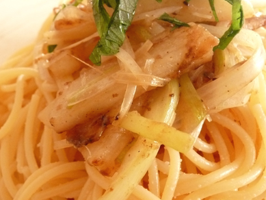 長ねぎと長いもの香ばしい香りがたらこスパに合う♪