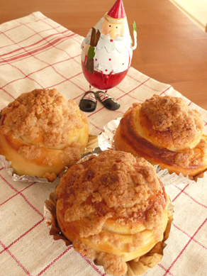 クランブルピーチジャムロール