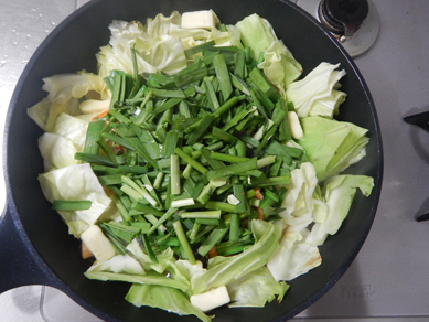 鮭とニラのフライパンちゃんちゃん焼き フライパン一つ 速攻おかず 野菜でかさ増し のごはんの日 焼き 揚げ 炒め 魚介類 ちょりまめ日和 ちょりママ 西山京子 オフィシャル料理ブログ Powered By ライブドアブログ