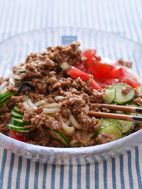 夏野菜たっぷりそぼろのっけうどん・ごまだれR4
