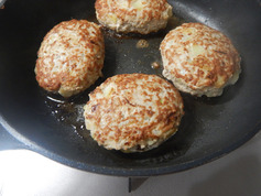 ポテトポークバーグ照り焼きソース210212-P6