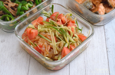 作り置き晩ごはん220921_中華くらげとトマトの和え物