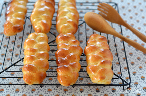 三つ編みパン_TOMIZ201811-3