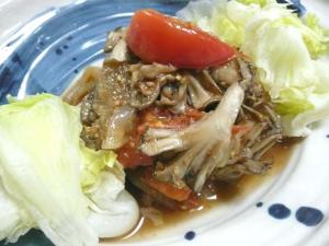 舞茸とトマトのごま香味だれ