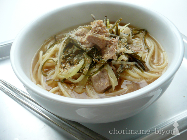 豚肉と塩昆布のごまスープパスタ