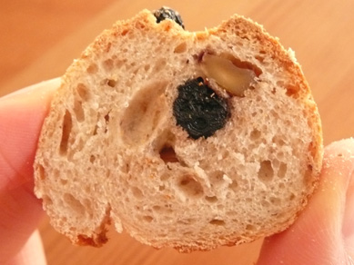 たっぷりくるみと甘酸っぱいベリー