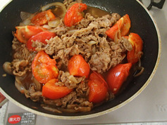 たっぷりトマトの牛肉炒め煮P4