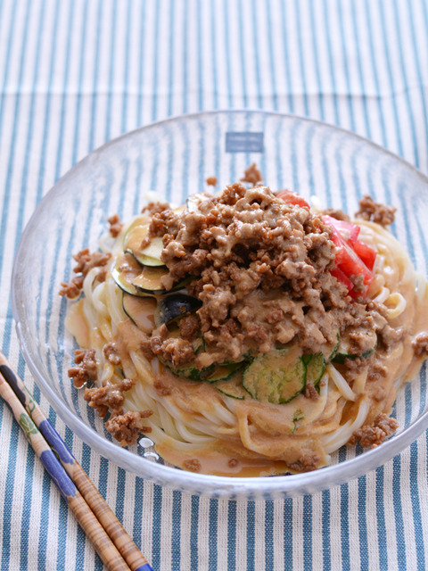 夏野菜たっぷりそぼろのっけうどん・ごまだれR2