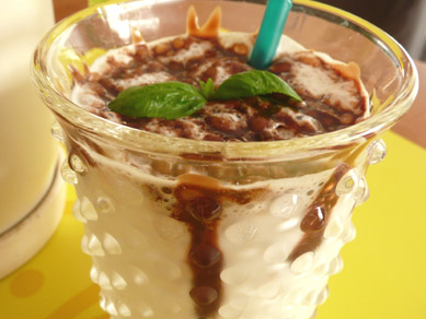 酸味も加わるさわやかチョコミルク