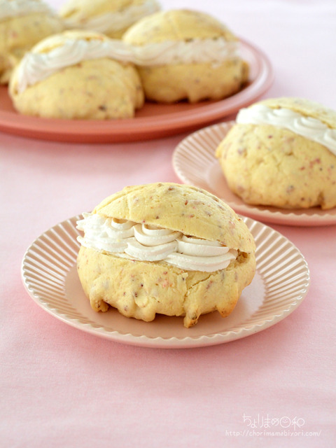 いちごクリームメロンパン_富澤2501