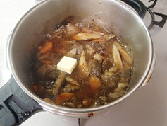 牛すね肉と根菜の黒酢煮（圧力鍋）P5