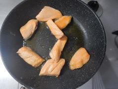 鮭とニラの黒こしょう醤油焼き190723P2