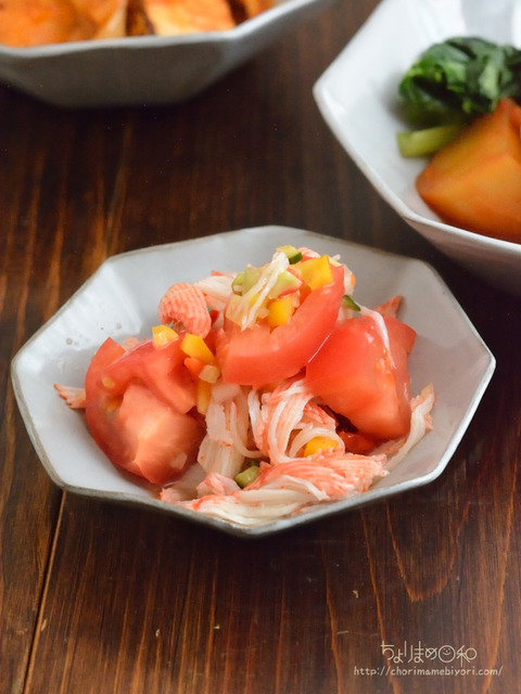 晩ごはん220726_トマトとカニカマの和え物