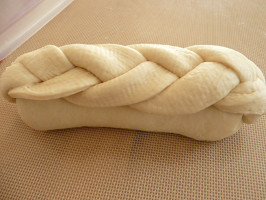 メープル豆乳食パン三つ編みのせ