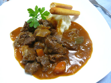 牛すじ赤ワイン煮込みーマッシュポテト添えー