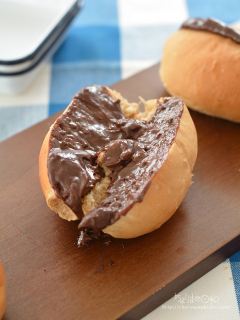 チョコクリームプラリネパン_TOMIZ2105-3