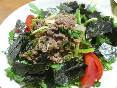牛肉のピリ辛っ☆春菊サラダ