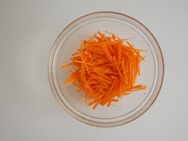 和弁当親子_大森屋181124-にんじんの梅マリネP1