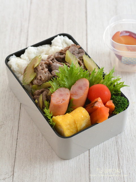 お弁当230811_牛肉セロリ酒塩こしょう