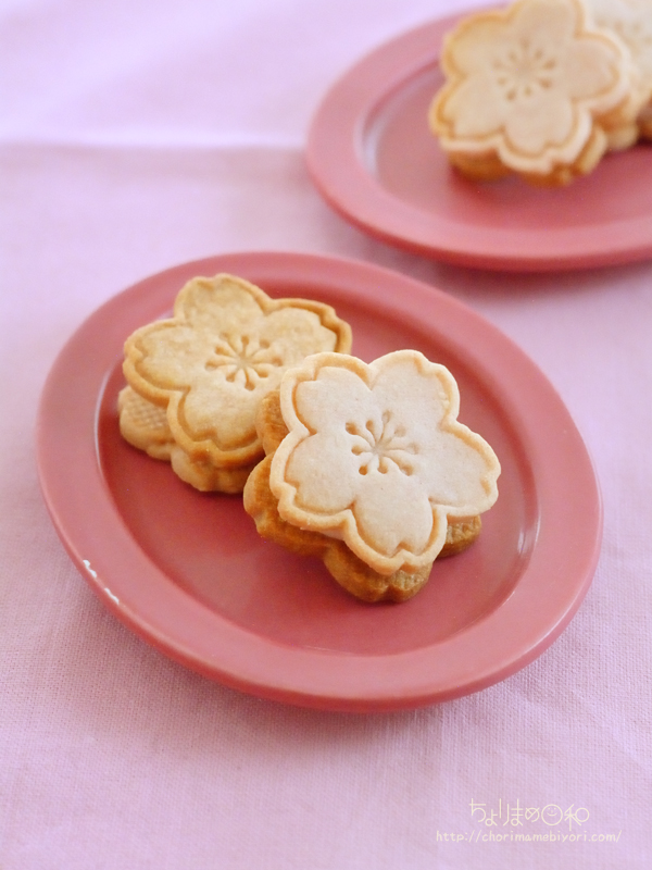 桜ホワイトガナッシュのクッキーサンド。【桜クッキー＆桜ガナッシュ