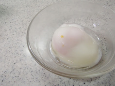 春菊のシーザーサラダ 温玉のせP6