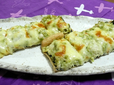 チキン＆アボカドの油揚げピザ