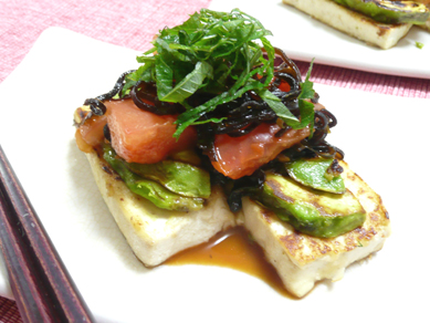 豆腐とアボカドのソテー～塩昆トマトソース～