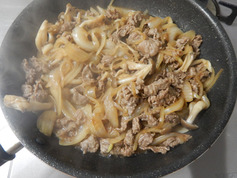 玉ねぎたっぷり牛きのこ炒め210526-P4