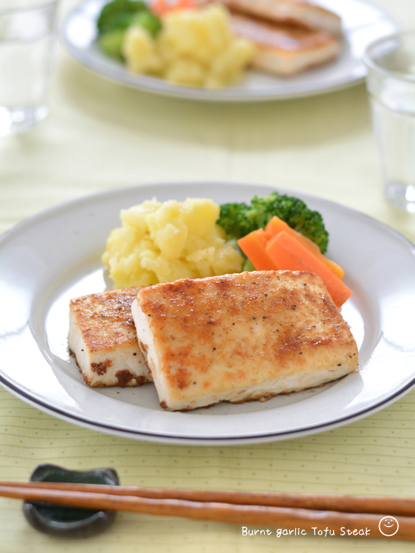 やみつき 焦がしにんにく豆腐ステーキ 堂々メインで食べ応えあり 仕上げにちょい足し 豆料理 豆腐 ちょりまめ日和 ちょりママ 西山京子 オフィシャル料理ブログ Powered By ライブドアブログ やみつき 焦がしにんにく豆腐ステーキ 堂々メインで食べ応えあり 仕上げにちょい足し 豆料理 豆腐 ちょりまめ日和 ちょりママ 西山京子 オフィシャル料理ブログ Powered By ライブドアブログ