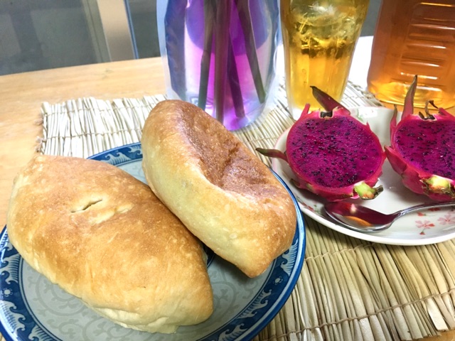 石垣島3日目 人気のパン屋の朝ごパン ちょっとソコマデ