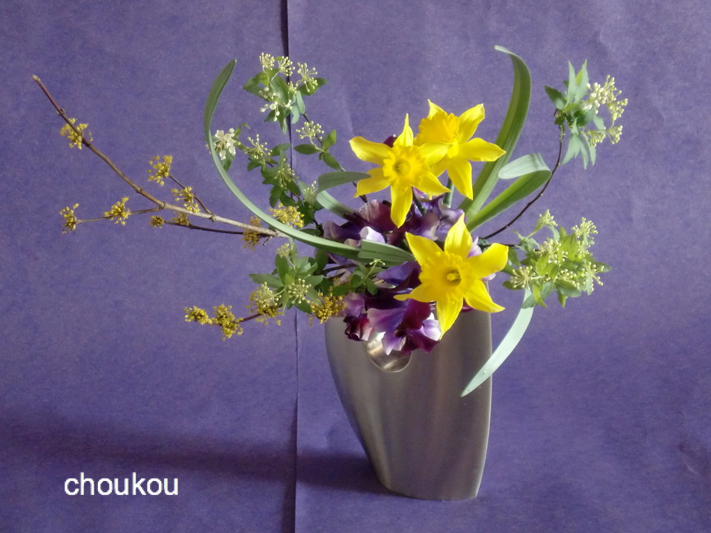 油絵　ラッパ水仙を差した花瓶 油絵ラッパ水仙を差した花瓶