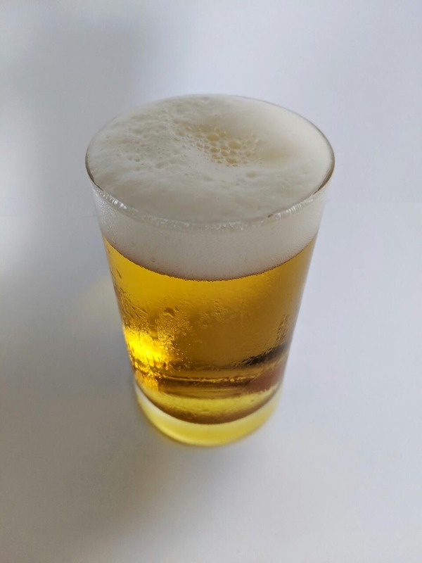 グラスに注がれた生ビール