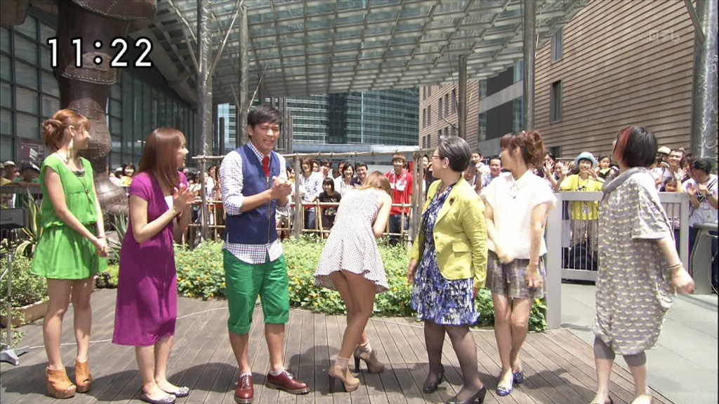 スザンヌのケツ２(拡大表示)