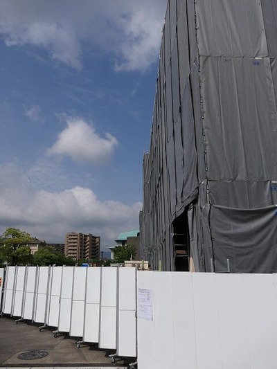 旧本館は解体準備中