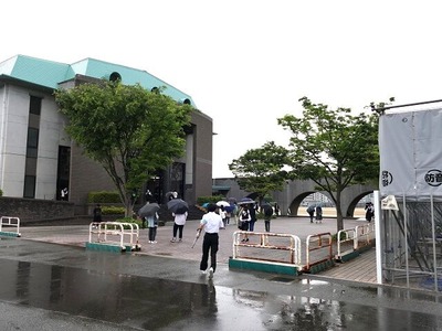 講堂前から