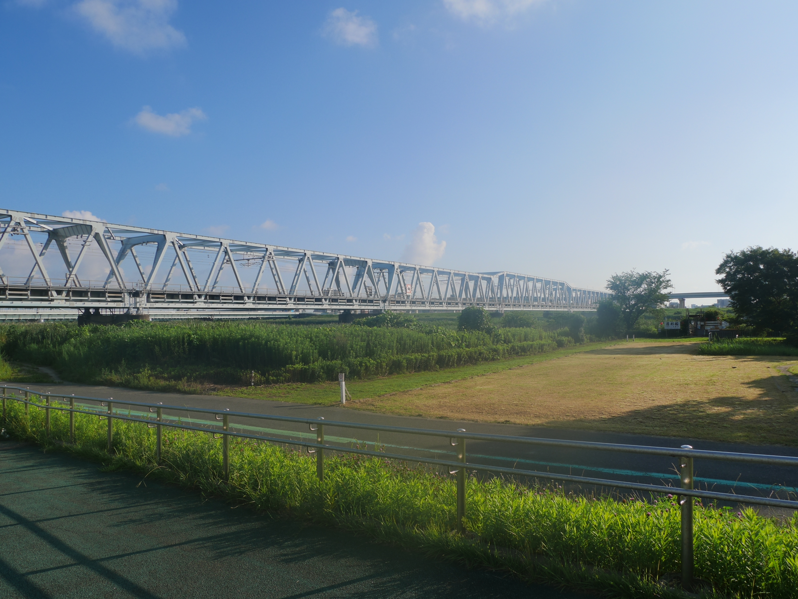 荒川を歩く 19 四ツ木橋 荒川0km地点 原風景へ 人々の暮らしが織りなす風景