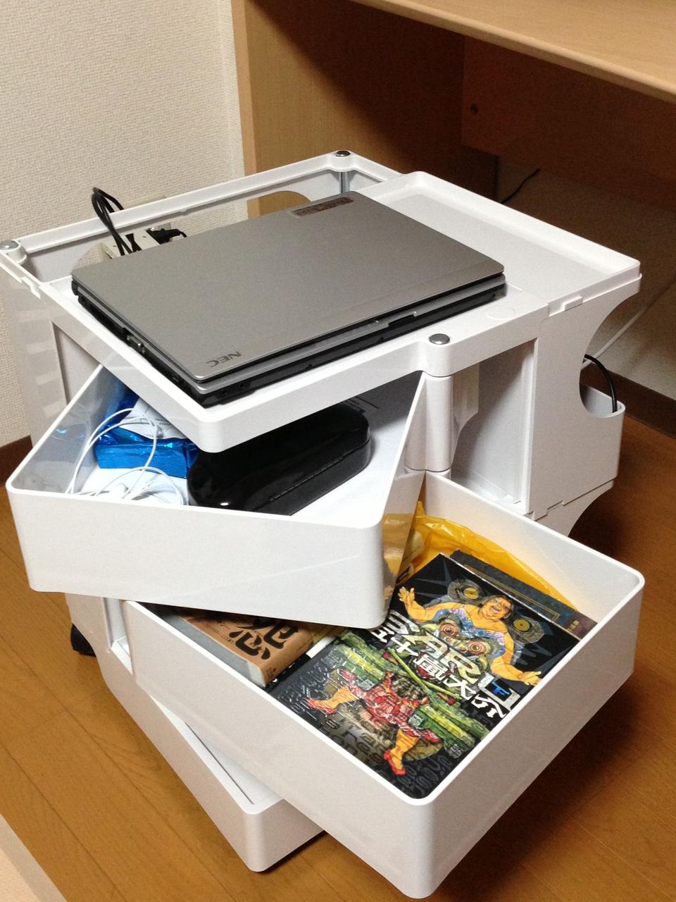 シンプルだけども収納力たっぷりのボビーワゴンが届いた Everyday Funkiee