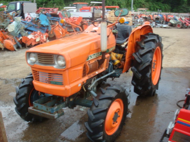 クボタ L3001 トラクター